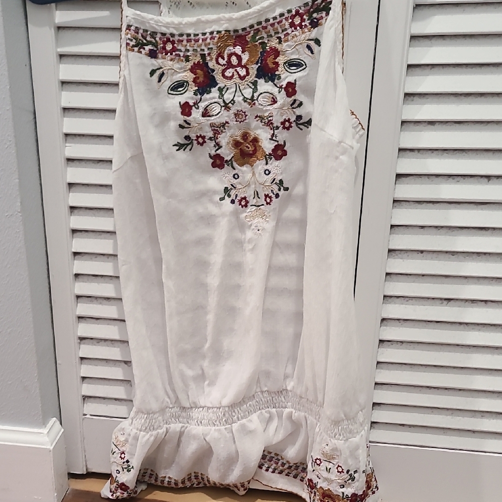 ANDREE BY UNIT White Sleeveless Embellished Blouse